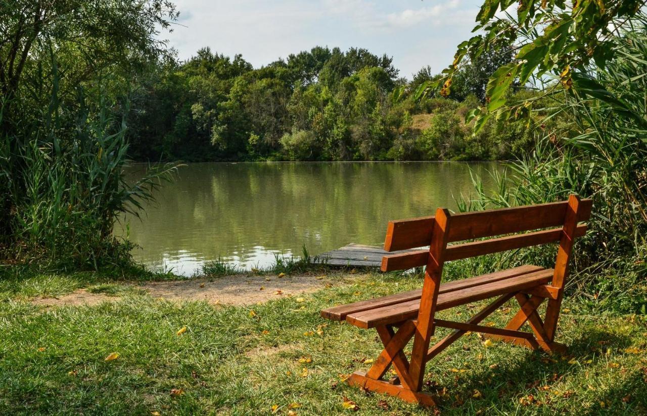 Antal-tavi Fogadó és Horgászparadicsom Szentes Extérieur photo
