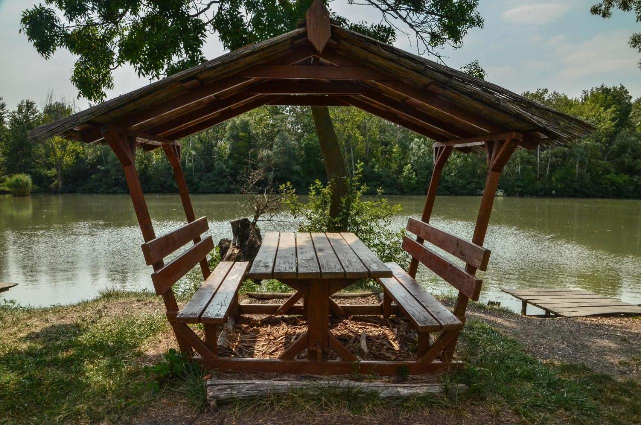 Antal-tavi Fogadó és Horgászparadicsom Szentes Extérieur photo