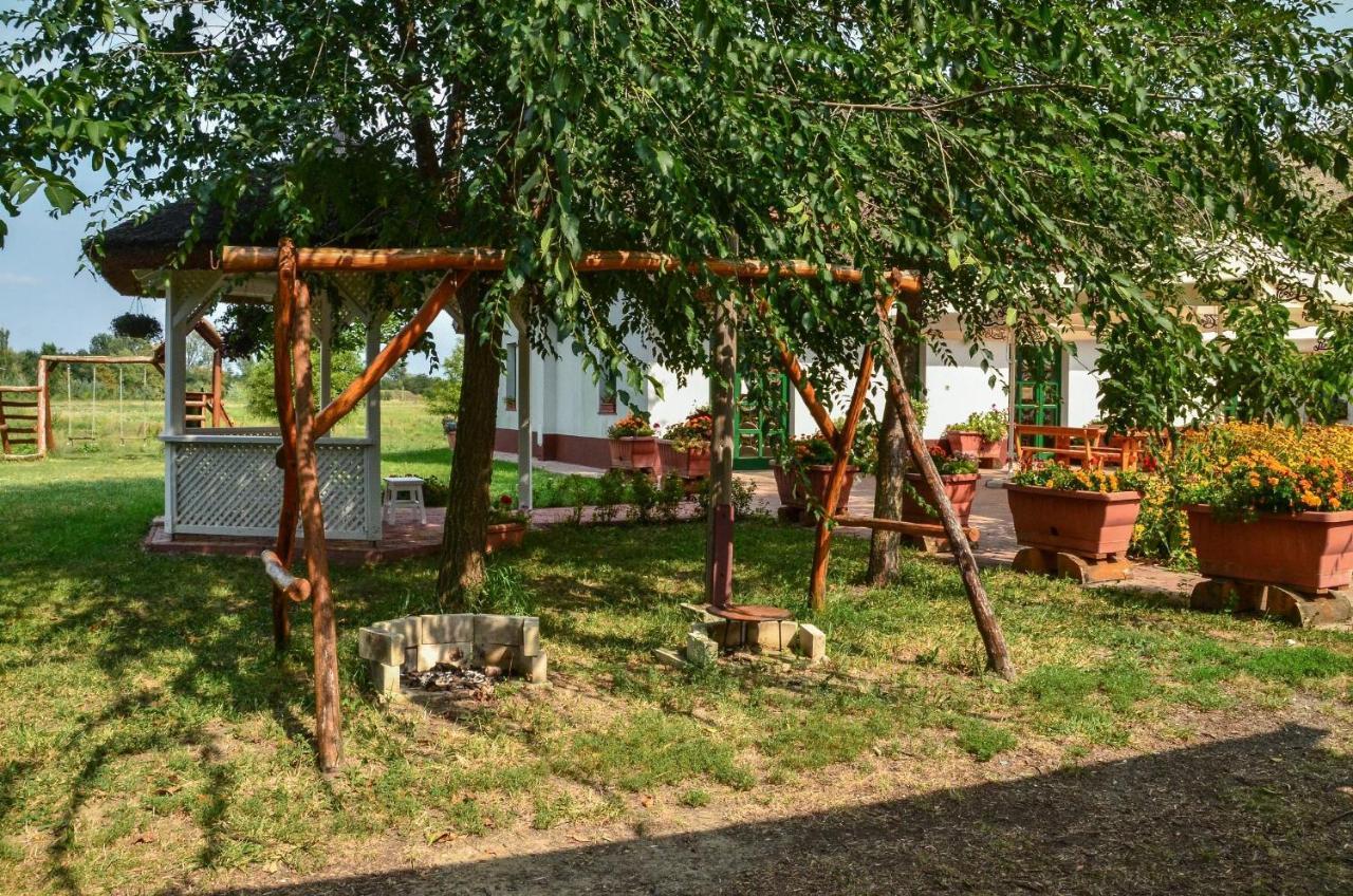 Antal-tavi Fogadó és Horgászparadicsom Szentes Extérieur photo