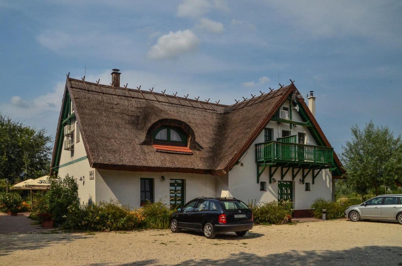 Antal-tavi Fogadó és Horgászparadicsom Szentes Extérieur photo